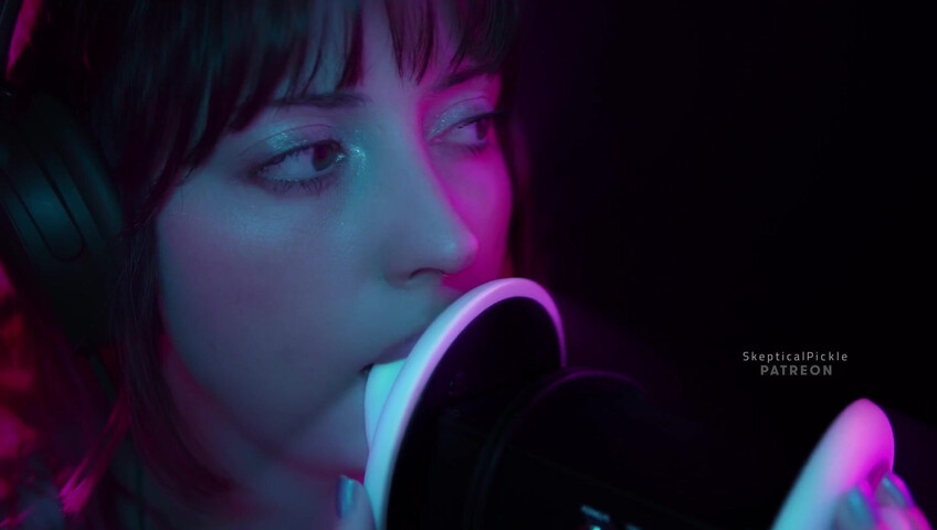 SkepticalPickle ASMR - Ultra bassy and visually pleasing ear licking (golden tier)