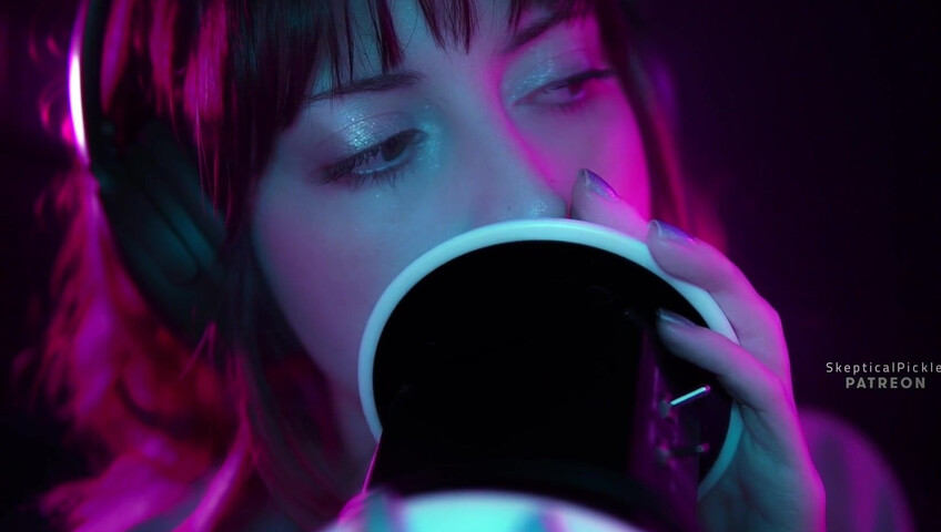 SkepticalPickle ASMR - Ultra bassy and visually pleasing ear licking (golden tier)