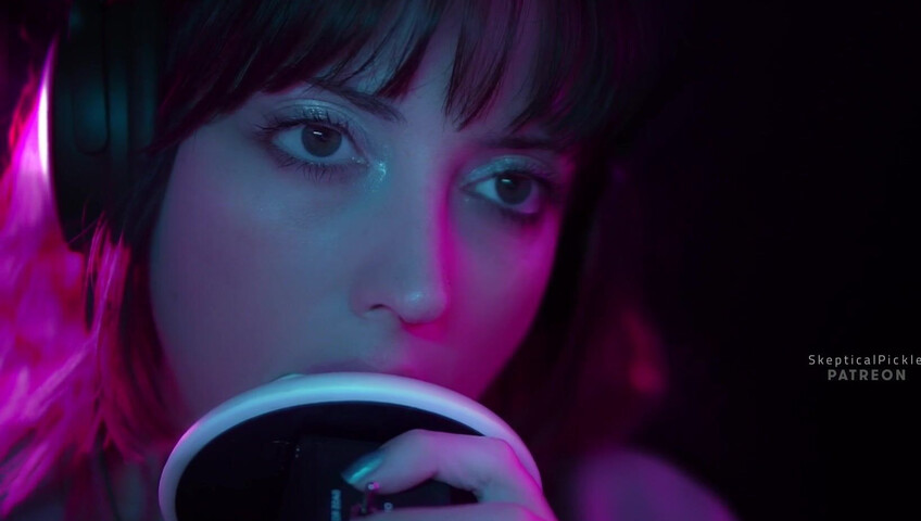 SkepticalPickle ASMR - Ultra bassy and visually pleasing ear licking (golden tier)