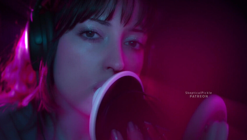 SkepticalPickle ASMR - Ultra bassy and visually pleasing ear licking (golden tier)