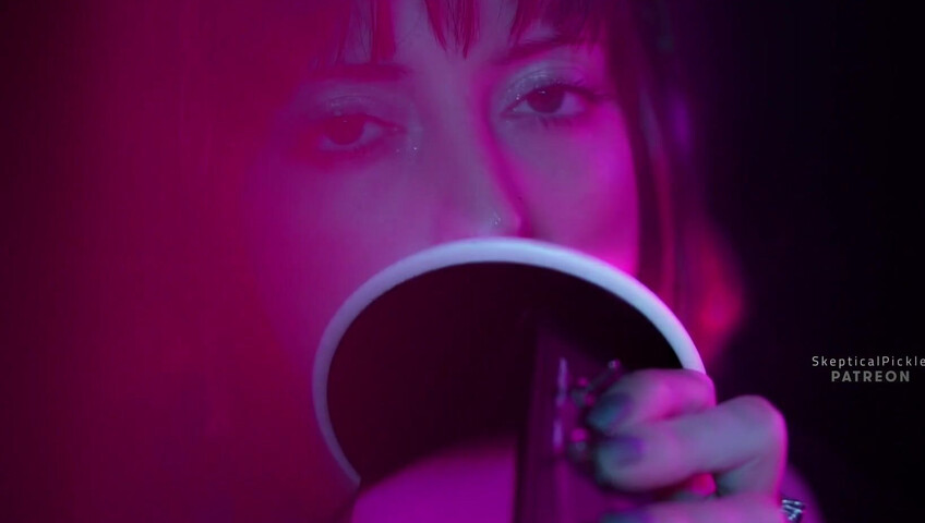 SkepticalPickle ASMR - Ultra bassy and visually pleasing ear licking (golden tier)