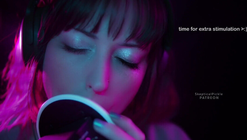 SkepticalPickle ASMR - Ultra bassy and visually pleasing ear licking (golden tier)
