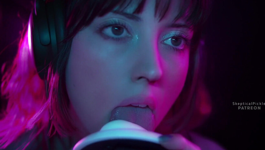 SkepticalPickle ASMR - Ultra bassy and visually pleasing ear licking (golden tier)