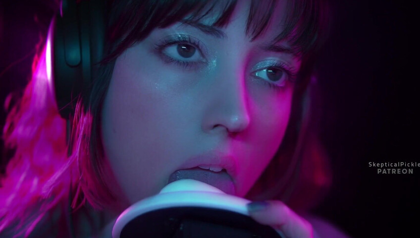 SkepticalPickle ASMR - Ultra bassy and visually pleasing ear licking (golden tier)