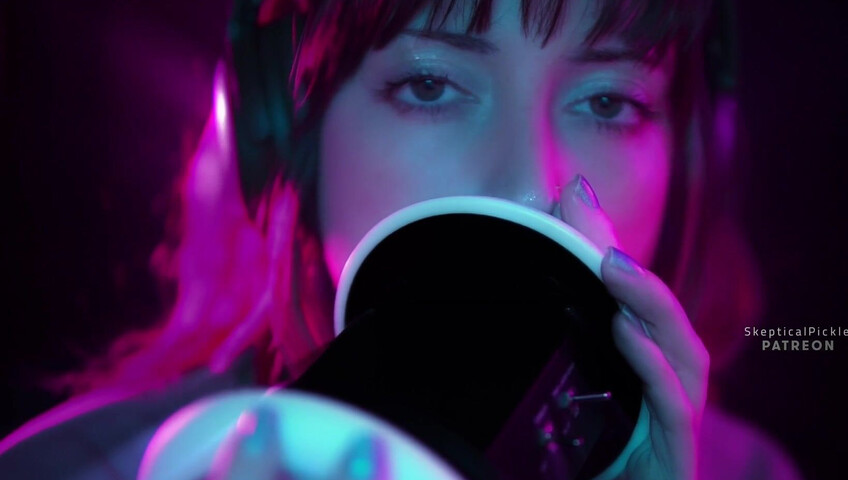 SkepticalPickle ASMR - Ultra bassy and visually pleasing ear licking (golden tier)