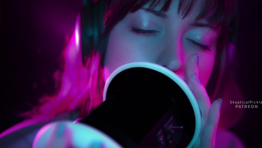 SkepticalPickle ASMR - Ultra bassy and visually pleasing ear licking (golden tier)