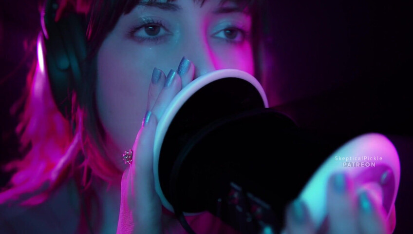SkepticalPickle ASMR - Ultra bassy and visually pleasing ear licking (golden tier)