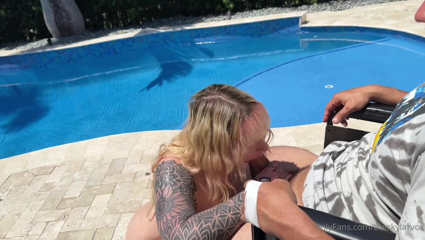 Skylar Vox - 28 April 2025 - Stepsis helps injured stepbro feel better