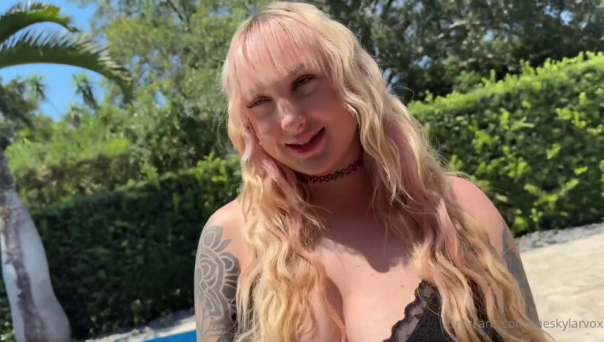 Skylar Vox - 28 April 2025 - Stepsis helps injured stepbro feel better