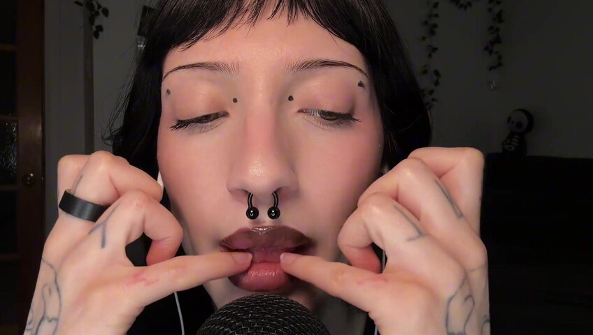 SleepGirl ASMR -  Close up Spit Painting (Wet Mouth Sounds)
