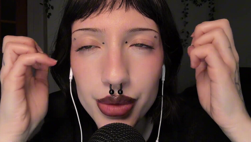 SleepGirl ASMR -  Close up Spit Painting (Wet Mouth Sounds)