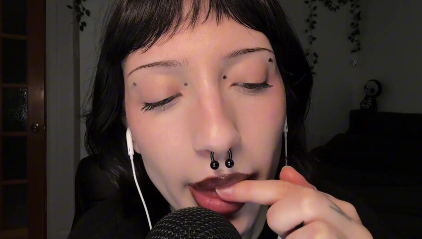 SleepGirl ASMR -  Close up Spit Painting (Wet Mouth Sounds)