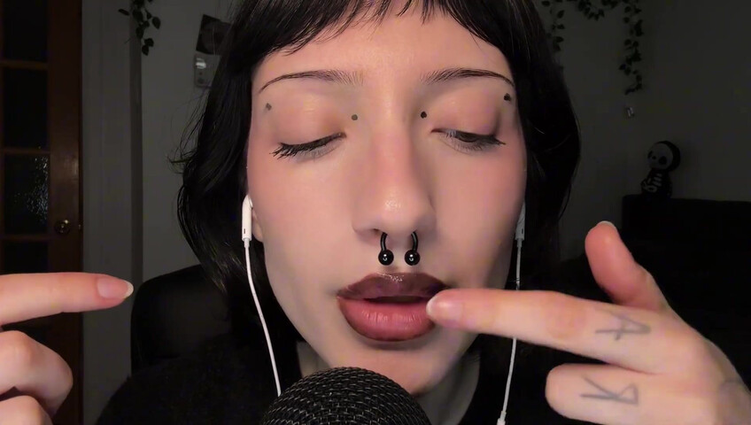 SleepGirl ASMR -  Close up Spit Painting (Wet Mouth Sounds)