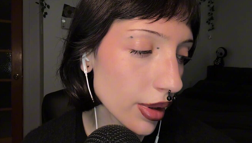 SleepGirl ASMR -  Close up Spit Painting (Wet Mouth Sounds)