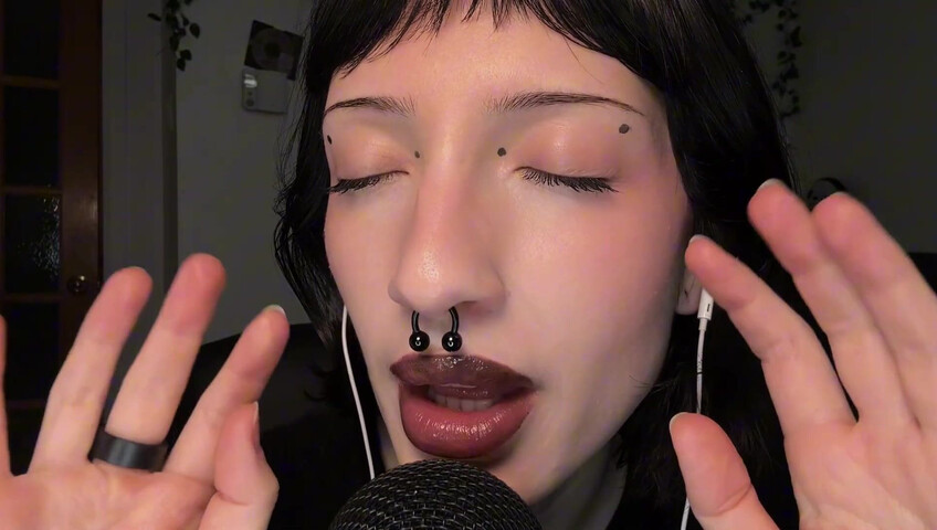 SleepGirl ASMR -  Close up Spit Painting (Wet Mouth Sounds)