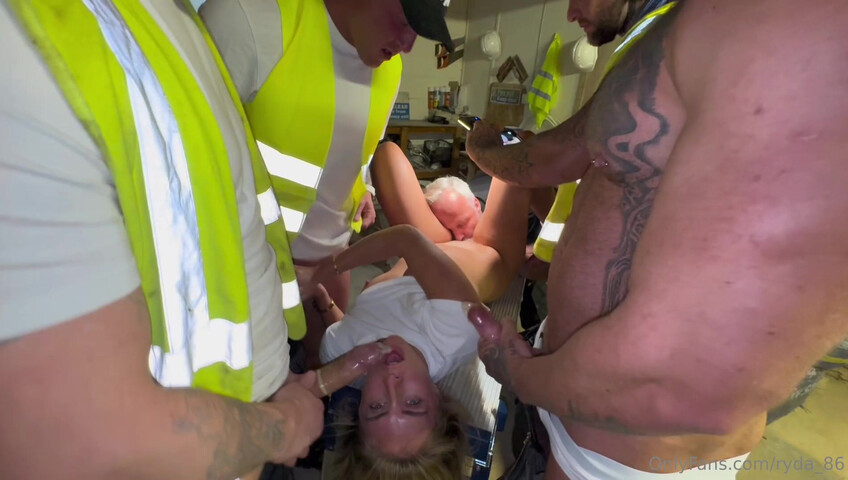 Bonnie Blue Porn - Gangbang With Builders