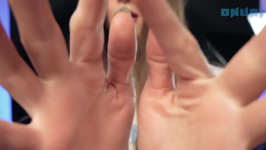 ASMR Onuri - It starts soft, but once you hear that first lick, you won’t be able to stop watching