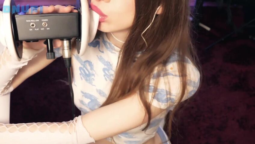 ASMR Onuri - It starts soft, but once you hear that first lick, you won’t be able to stop watching