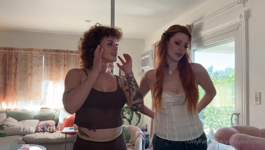 Elly Clutch × Sidney Summers - FUCKING THE AIRBNB HOST