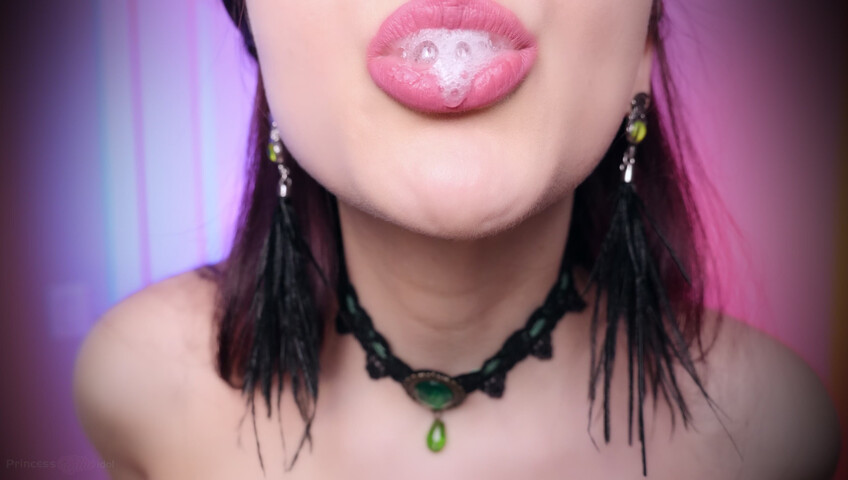 Ellie Idol - ARE YOU A HORNY BOY FOR MY SPITTY TITS? ManyVid Leak