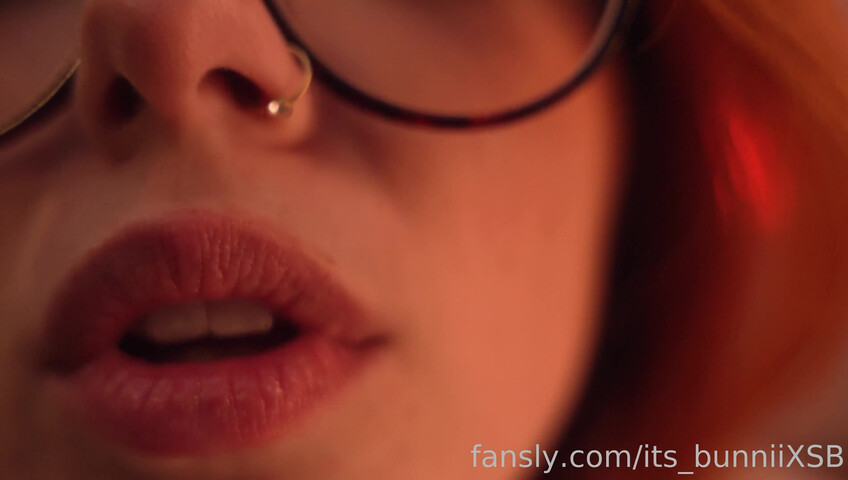 Its_bunnii - Shy Nerdy Girl Gets Close