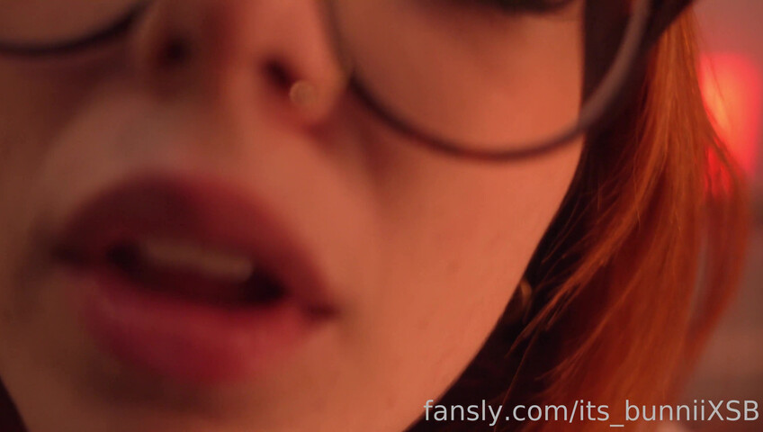 Its_bunnii - Shy Nerdy Girl Gets Close