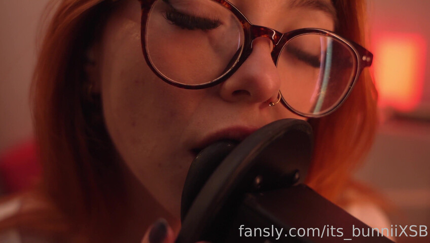 Its_bunnii - Shy Nerdy Girl Gets Close