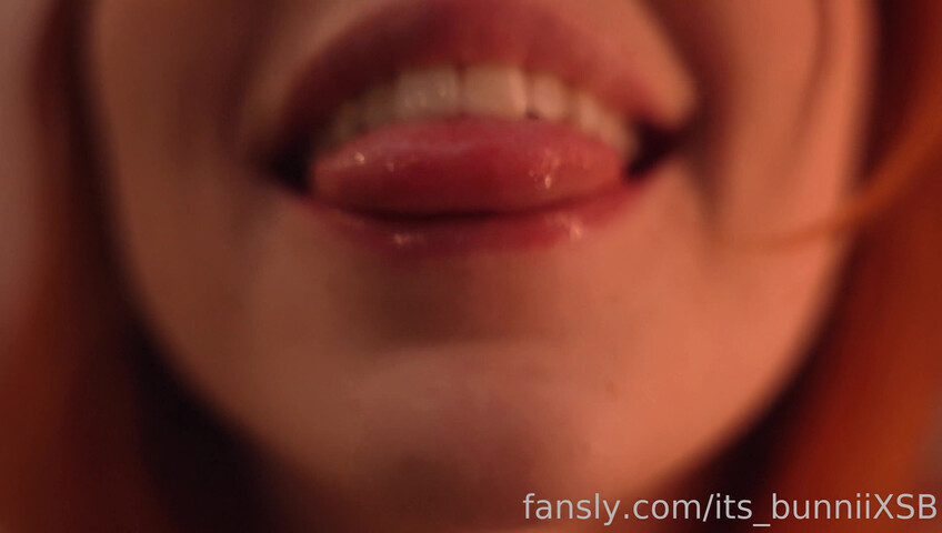 Its_bunnii - Shy Nerdy Girl Gets Close