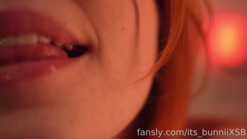 Its_bunnii - Shy Nerdy Girl Gets Close