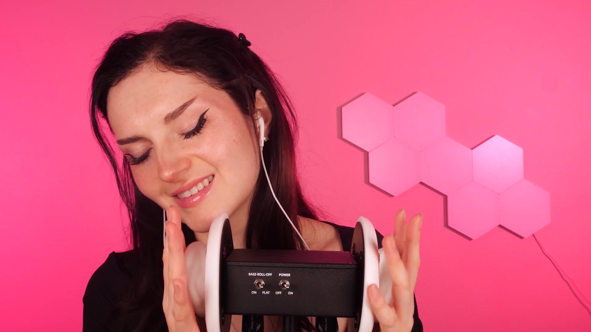 Busy b ASMR - 2 de abril de 2026 - Masaje de orejas con y sin guantes