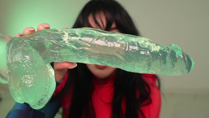 Momokun - HUGE Dildo - Its My Kryptonite | Super Girl Cosplay