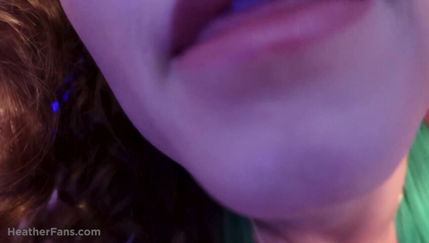 HeatheredEffect - Lens Lick ASMR - Green Halter