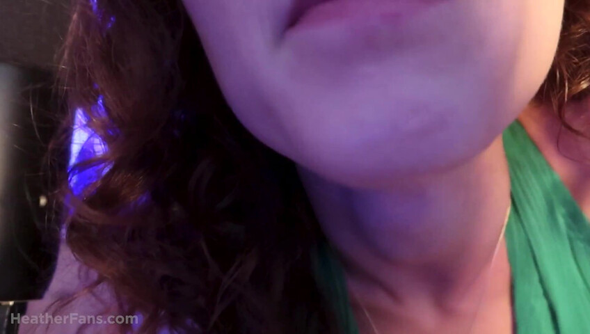 HeatheredEffect - Lens Lick ASMR - Green Halter