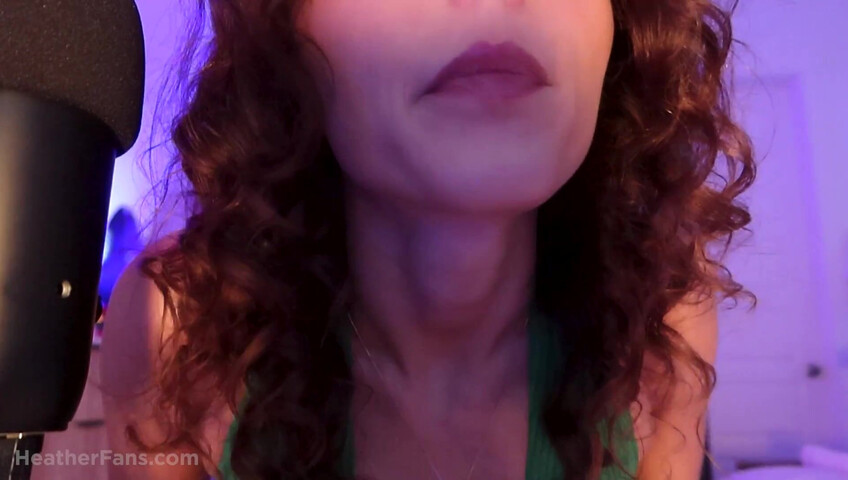 HeatheredEffect - Lens Lick ASMR - Green Halter