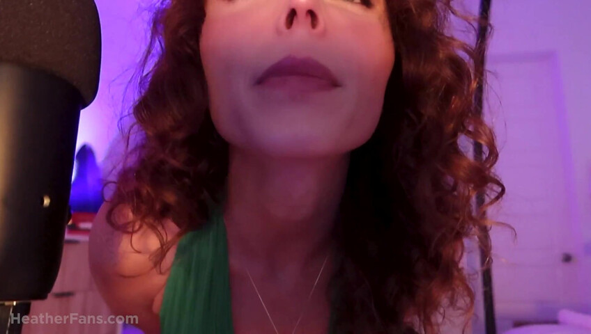 HeatheredEffect - Lens Lick ASMR - Green Halter