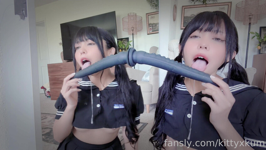 Kittyxkum - Enjoying This Double View Pleasure?