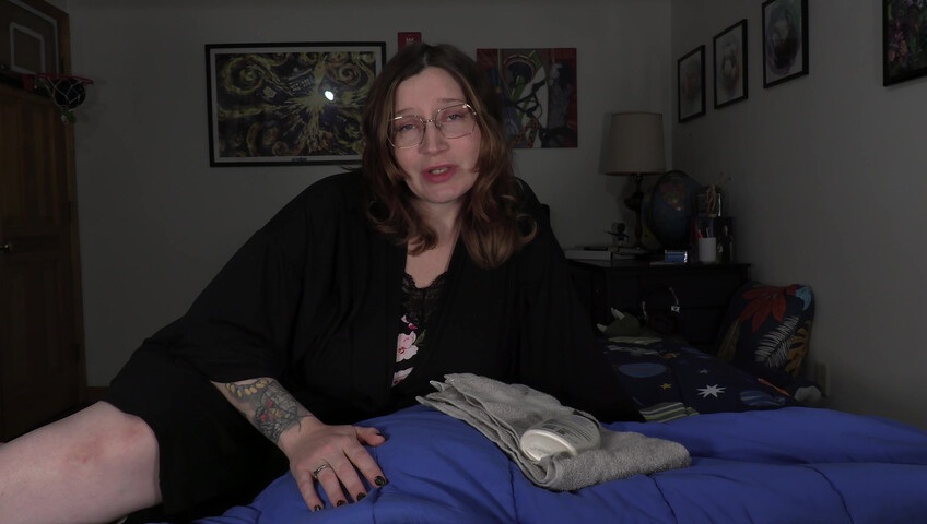 Bettie Bondage - Mom's Distracting Pregnant Body