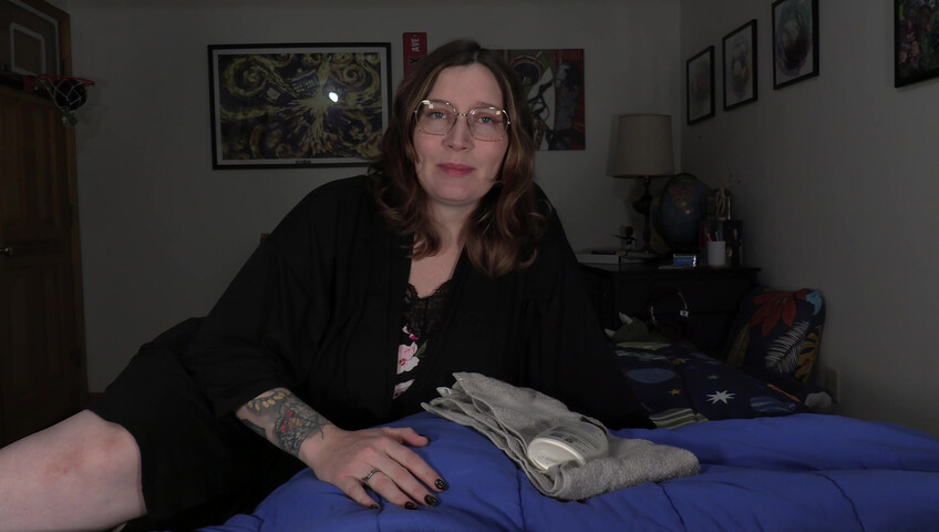 Bettie Bondage - Mom's Distracting Pregnant Body