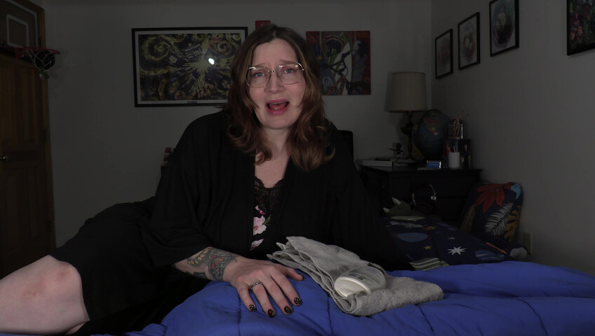 Bettie Bondage - Mom's Distracting Pregnant Body