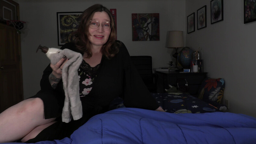 Bettie Bondage - Mom's Distracting Pregnant Body
