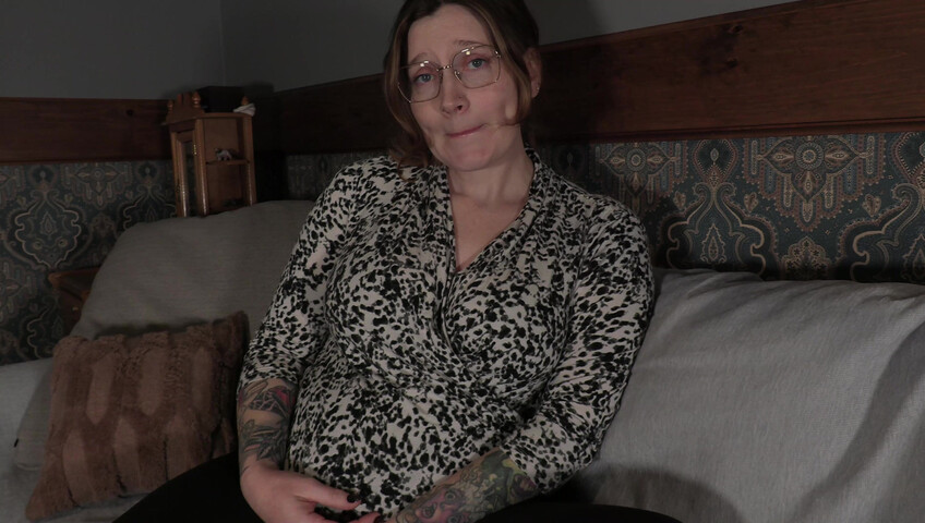 Bettie Bondage - Mom's Distracting Pregnant Body