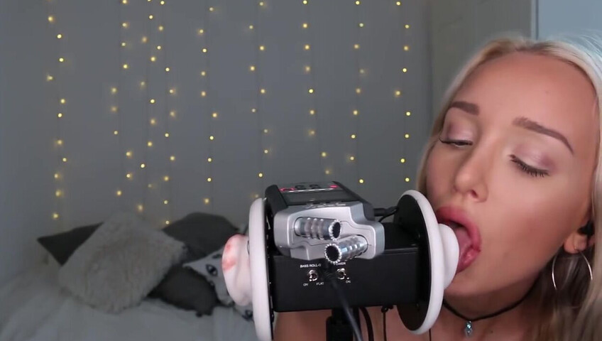 GwenGwiz ASMR Ear Licking & Sucking !