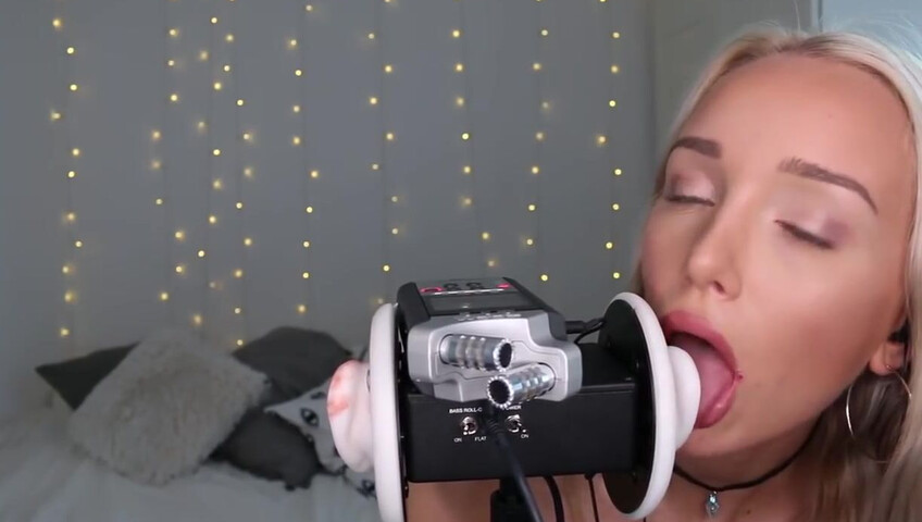 GwenGwiz ASMR Ear Licking & Sucking !