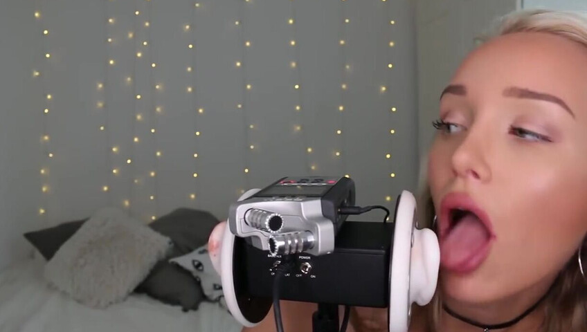 GwenGwiz ASMR Ear Licking & Sucking !
