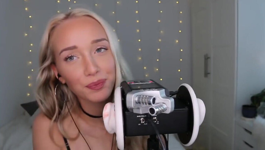 GwenGwiz ASMR Ear Licking & Sucking !