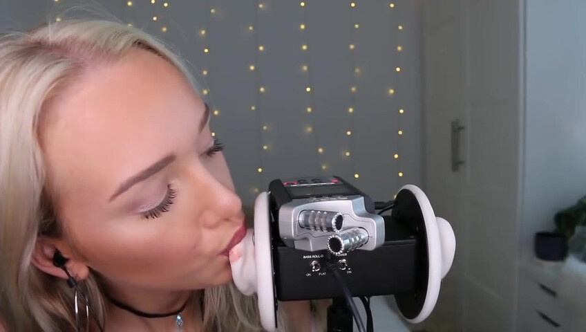 GwenGwiz ASMR Ear Licking & Sucking !