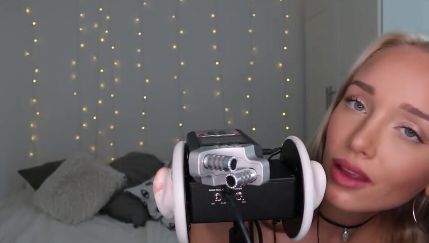 GwenGwiz ASMR Ear Licking & Sucking !