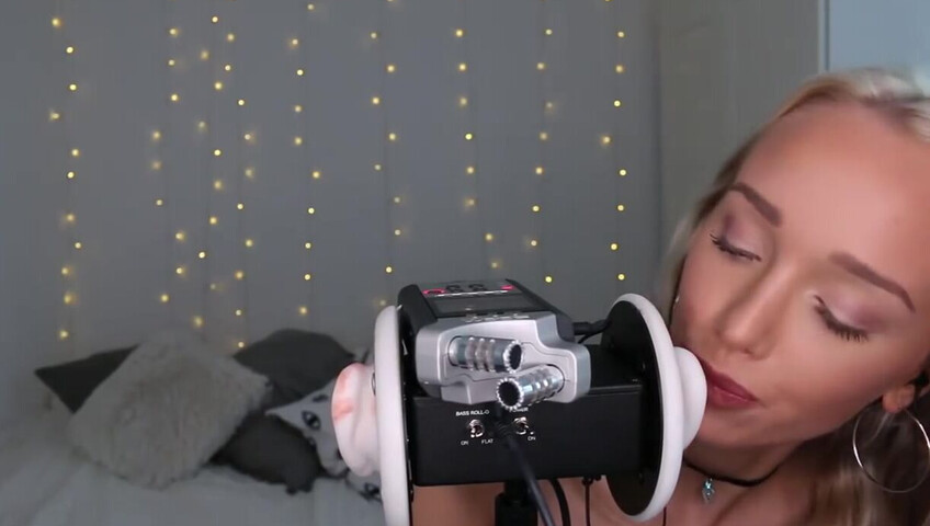 GwenGwiz ASMR Ear Licking & Sucking !