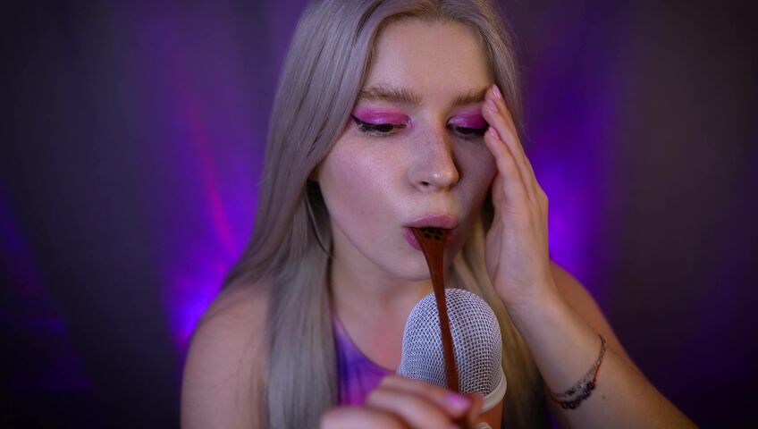 Lerka ASMRka - Honey Spoon + Mouth Sounds = Insane Tingles