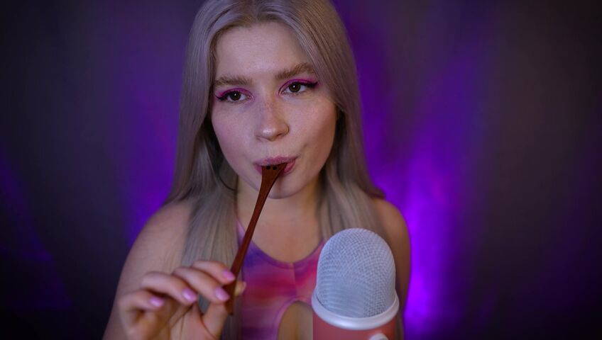 Lerka ASMRka - Honey Spoon + Mouth Sounds = Insane Tingles